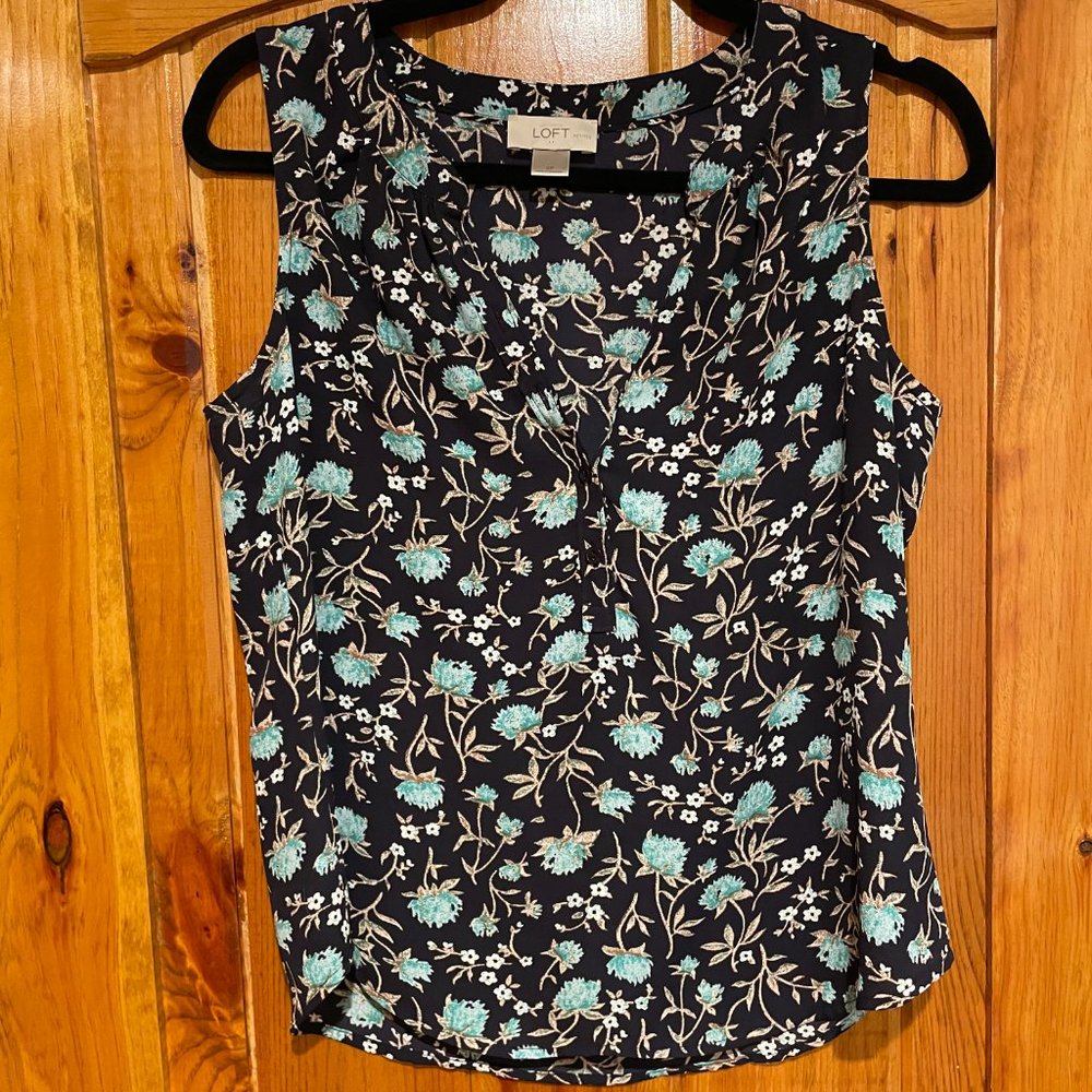 Loft Small (Petites) Blue Flower Sleeveless Top